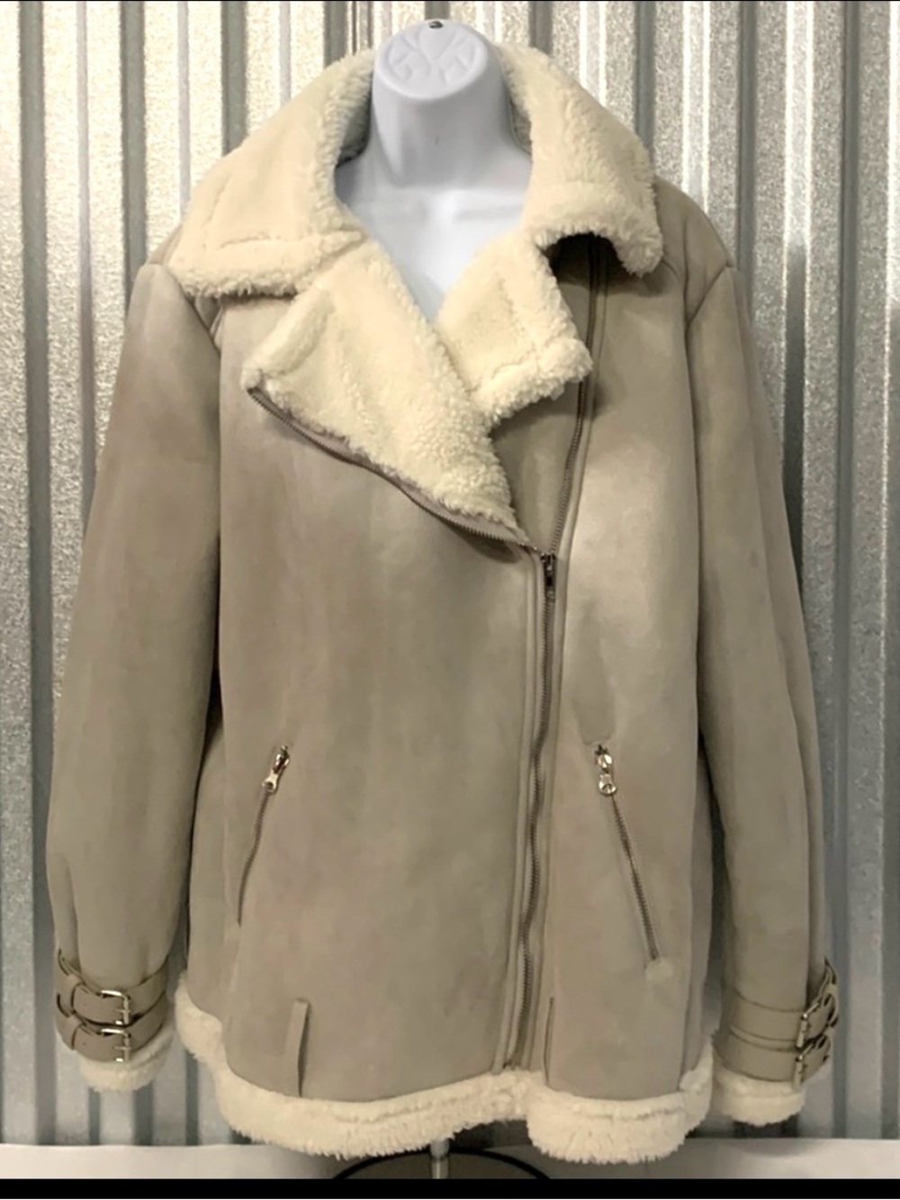 Floryday Woman’s Size XXL Gray Suede Jacket White Fuzzy lining New No Tag